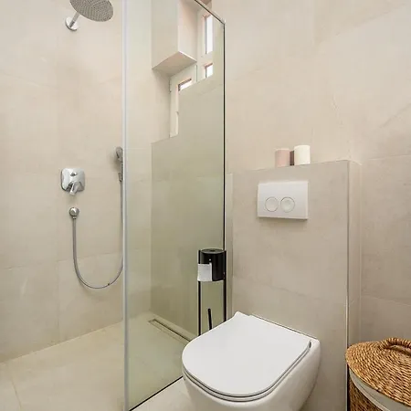 New ! Luxury Euphoria With Heated Infinity Pool * Solin