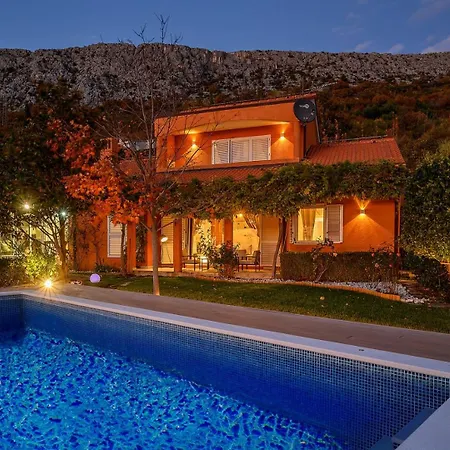 New ! Luxury Euphoria With Heated Infinity Pool *